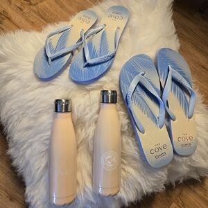 The Cove Atlantis Bahamas Flip-flops and Stainless Steel Bottles